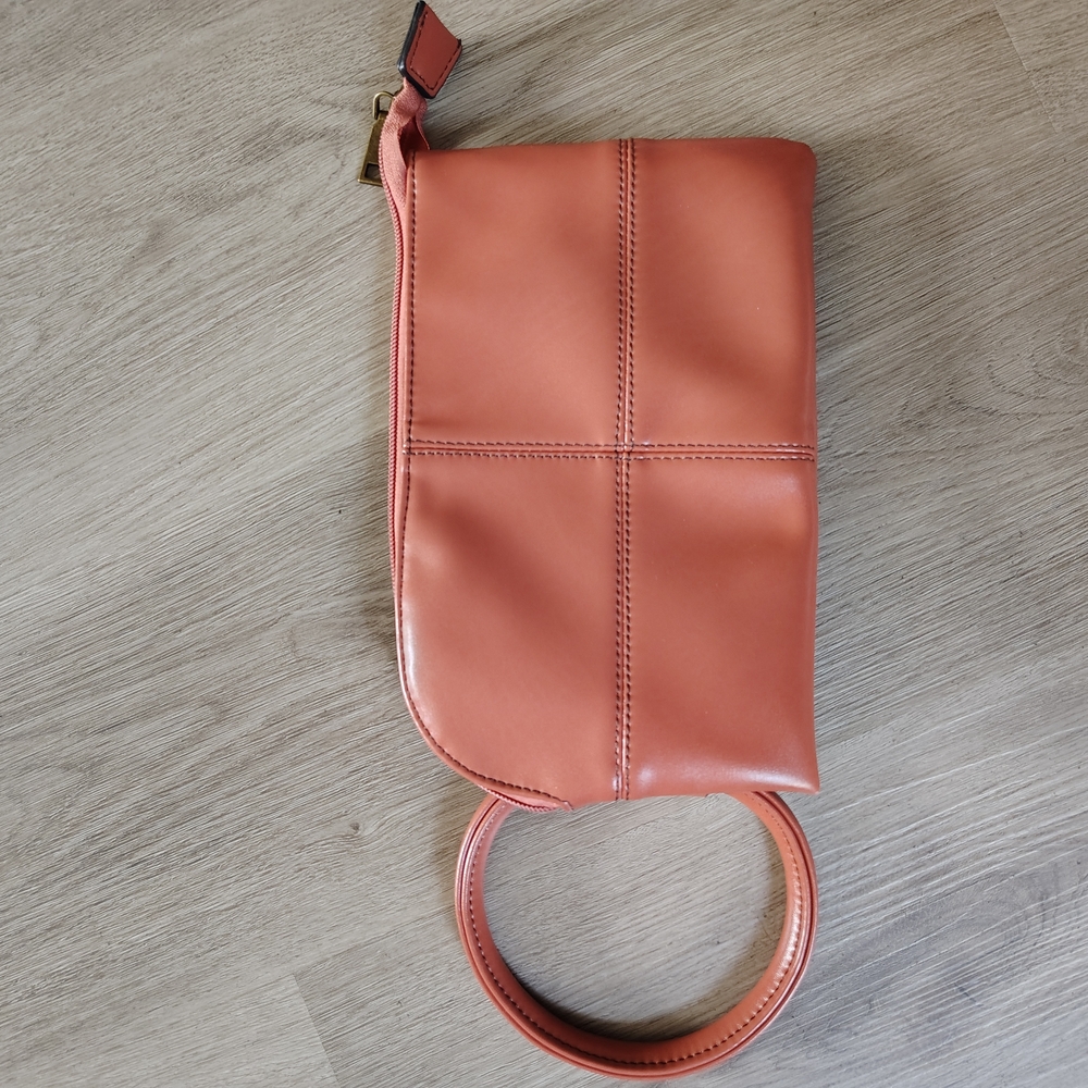 4/$12🆕Coral Leather Wristle Clutch Nwt